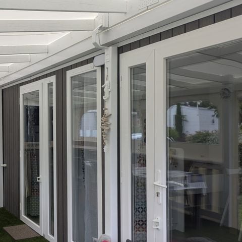 Mobilhome 6 personnes - Premium 42m² - 3 chambres - Terrasse couverte - Lave vaisselle - 2 salles de bain