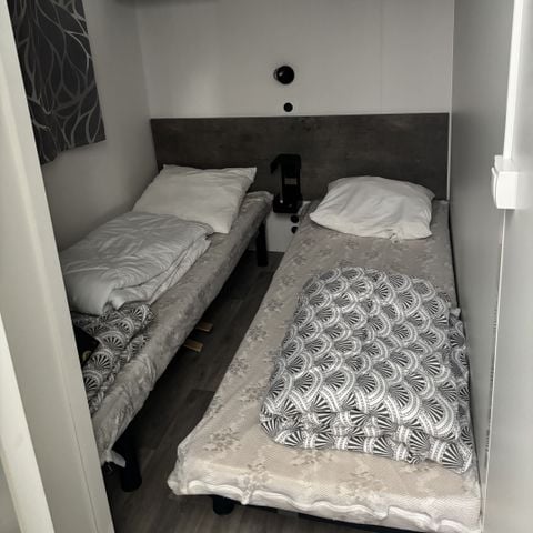 Mobilhome 8 personnes - Premium 42m² - 4 chambres - Lave vaisselle - 2 salles de bain - Terrasse couverte