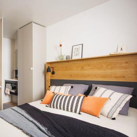 Stacaravan 4 personen - Stacaravan ORANGER Premium 33m2 (2 slaapkamers) overdekt terras 19m2- 2 badkamers + LV + TV + Airconditioning 1/5 pers