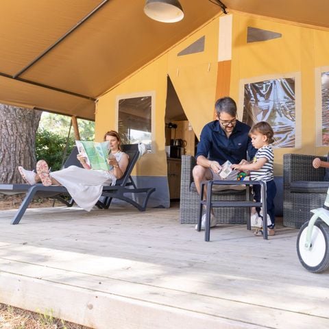 Tente en toile et en bois 5 personnes - Safari Lodge 37 m2 (sans sanitaires), 2 Chambres, terrasse couverte 1/5 pers