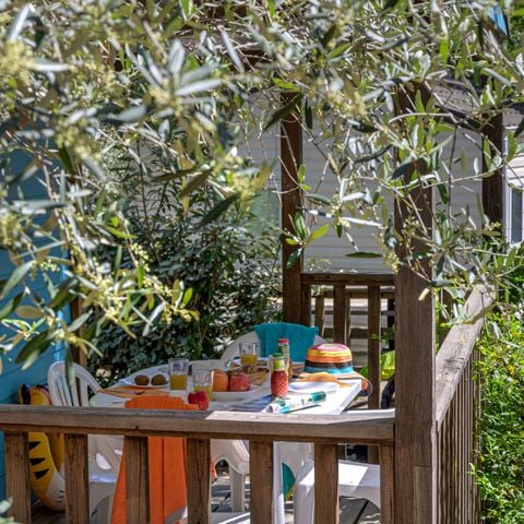 Stacaravan 4 personen - Stacaravan PIN PARASOL Standaard 30m² (2 kamers) - overdekt terras 8 m²- TV-NON AIRCONDITIONED 4 pers