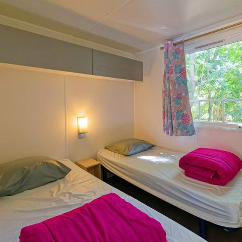 BUNGALOW 4 personnes - Mobil-Home OLIVIER Confort 29m² (2 chambres) - terrasse 9 m²+ TV + Climatisation 4 pers