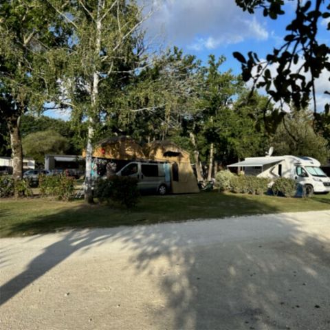 STAANPLAATS - Kale staanplaatsen 6 pers