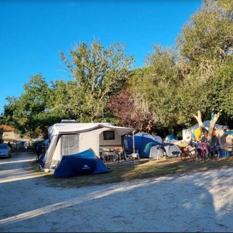 STAANPLAATS - Kale staanplaatsen 6 pers