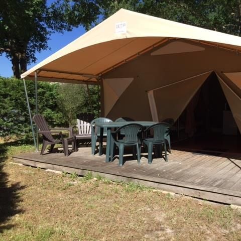 CANVAS AND WOOD TENT 5 people - CANADA, without sanitary facilities