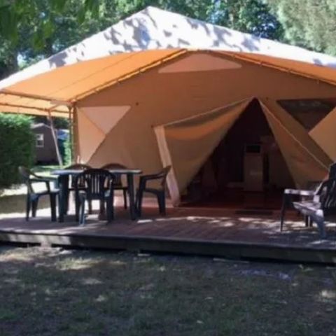 CANVAS AND WOOD TENT 5 people - CANADA D, without sanitary facilities