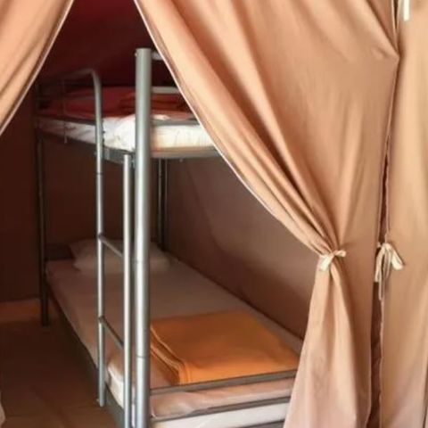 TIENDA DE LONA Y MADERA 5 personas - CANADA D, sin instalaciones sanitarias