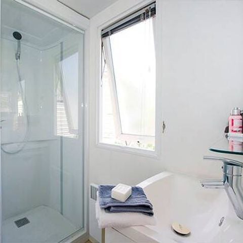 BUNGALOW 4 personnes - Mobil-home | Classic | 2 Ch. | 4 Pers. | Terrasse surélevée | Clim.