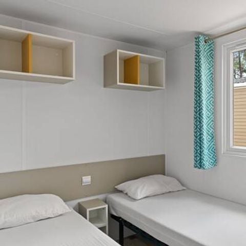 BUNGALOW 6 personnes - Premium | 3 Ch. | 6 Pers. | Terrasse surélevée | 1 SDB | Clim.