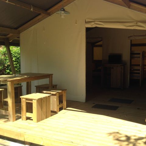 Bungalowzelt 5 Personen - Freeflower Confort 29m2 inkl. 8m² Terrasse (2 Zimmer - ohne eigene Sanitäranlagen) + TV 5 pers.