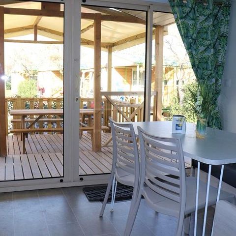 Stacaravan 4 personen - Cottage Premium 32m² (2bed) + Overdekt terras + airconditioning + LV + TV + linnengoed 4 pers