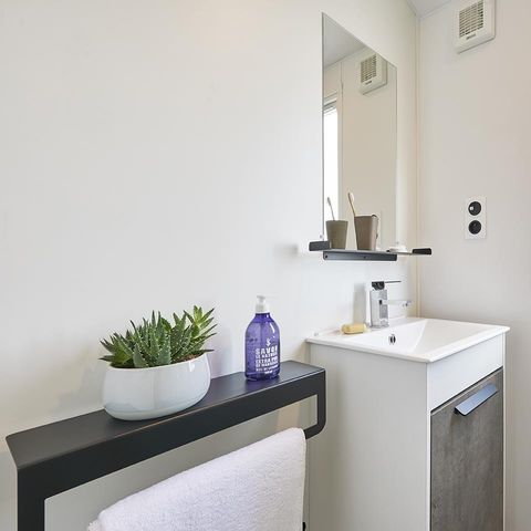 MOBILHOME 8 personas - Casa rural Premium 40m² (4 habitaciones) - 2 baños + 2 WCs + aire acondicionado + BT + terraza cubierta + ropa de hogar para 8 personas