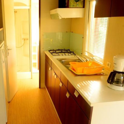 Mobilheim 4 Personen - Mobilheim Standard 24-27m² (2 Zimmer) + überdachte Terrasse + Klimaanlage + TV 4 Pers.