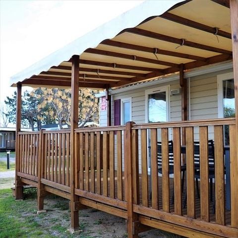 Mobilheim 4 Personen - Mobile Home Komfort 29 m2 (2 Zimmer) + Klimaanlage + überdachte Terrasse + TV 4 Pers.