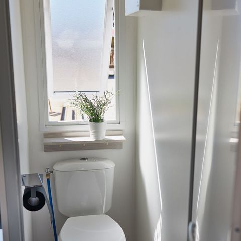 MOBILE HOME 4 people - Premium mobile home 33m² (2 bdrms) + covered terrace + air-conditioning + LV + TV + household linen 4 people