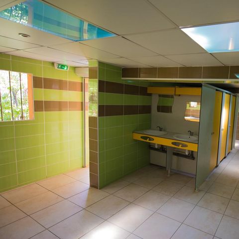 Stellplatz - Forfait Confort (1 Zelt, Wohnwagen oder Wohnmobil / 1 Auto / Strom 8A) 2/6 Pers.