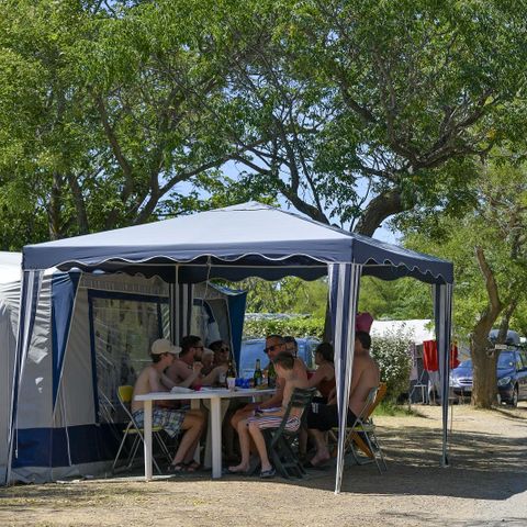 PLOT - Comfort package (1 tent, caravan or motor home / 1 car / 8A electricity) 2/6 pers