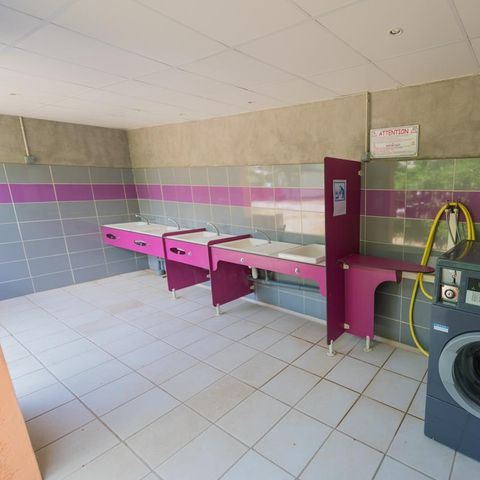 PLOT - Comfort package (1 tent, caravan or motor home / 1 car / 8A electricity) 2/6 pers