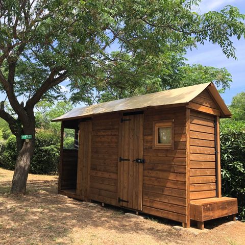 PLOT - Freecamp package (1 tent, caravan or motor home / 1 car / 8A electricity with kitchen and individual sanitary facilities) 2/6 pers