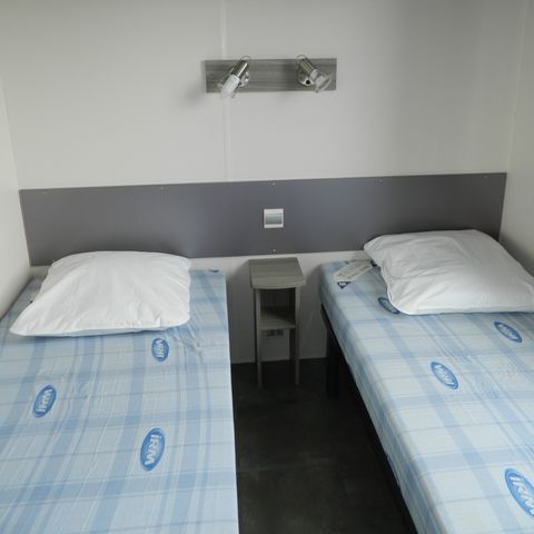 Mobilheim 6 Personen - Mobilheim „Standard“ 32 m² (2 Schlafzimmer) + Terrasse für 4–6 Personen