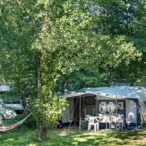 Kampeerplaats - Locatie ***