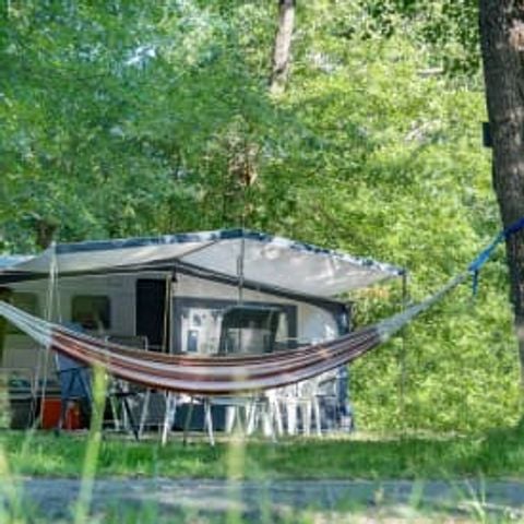 Kampeerplaats - Locatie ***