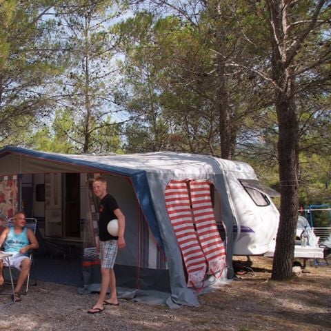 EMPLACEMENT - Forfait Confort (electricité 10A) 2/6 pers