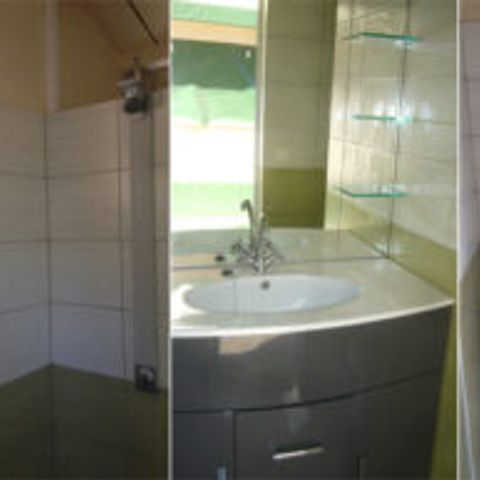 BUNGALOWTENT 5 personen - Standaard bungalowtent 20m² (2 slaapkamers) met sanitair