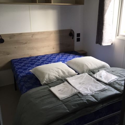 BUNGALOW 4 personnes -  Mobil-home confort 24 m2 (2 ch-4 pers) + TV + terrasse 4 pers