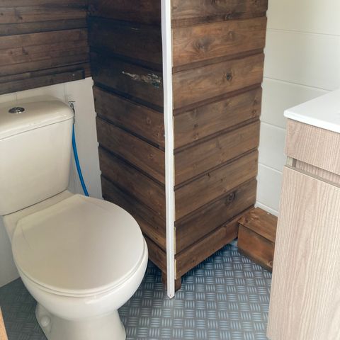 Pitch - PREMIUM comfort package: 1 car + 1 tent, caravan or motor home with individual sanitary facilities