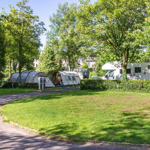 STAANPLAATS - Natuurarrangement: 1 auto + 1 tent, caravan of camper