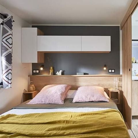 MOBILHOME 6 personnes - exclusif, climatisation, wifi, 3 chambres, 2 salles de bain, 6 personnes dans village western