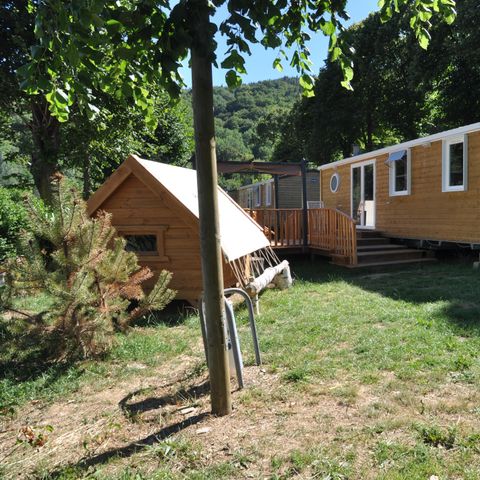 Stacaravan 6 personen - Comfortabel 3-slaapkamer trapper chalet, met 2/P houten mini-chalet op het terras