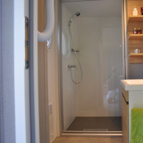 MOBILE HOME 6 people - Comfortable 3-bedroom trapper chalet, with 2/P wooden mini-chalet on the terrace