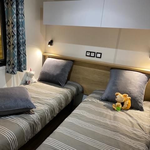 Mobilhome 4 personnes - Premium - 2 chambres - 2 salles - D'eau - Climatisation - Wifi - Village western