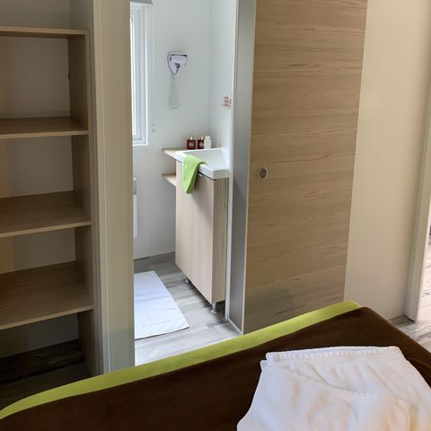 Mobilheim 2 Personen - Tiny house Chalet 1 Schlafzimmer und eine Schlafcouch im Wohnzimmer, 4 Personen