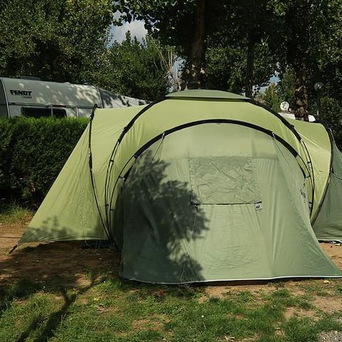 PARCELA - Caravana/tienda confort