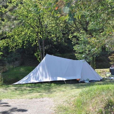 STAANPLAATS - Kampeerplaats (tent + auto of caravan of camper)