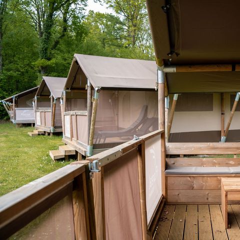 Canvas and wooden tent 5 persons - including sanitary facilities