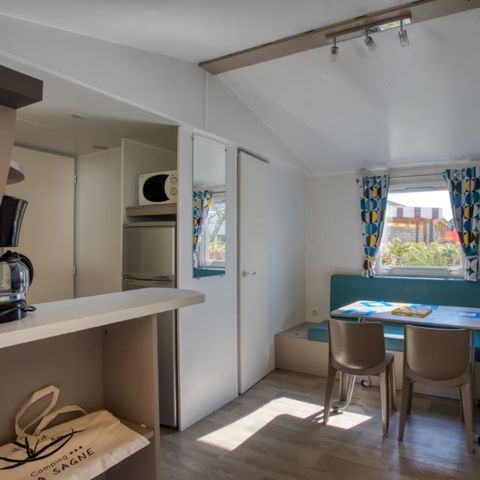 BUNGALOW 4 personnes - Confort 26m² (2 chambres) - terrasse couverte + TV 4 pers.