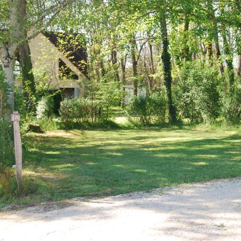 Stellplatz - Forfait Nature sans électricité (1 Zelt, Wohnwagen oder Wohnmobil / 1 Auto)