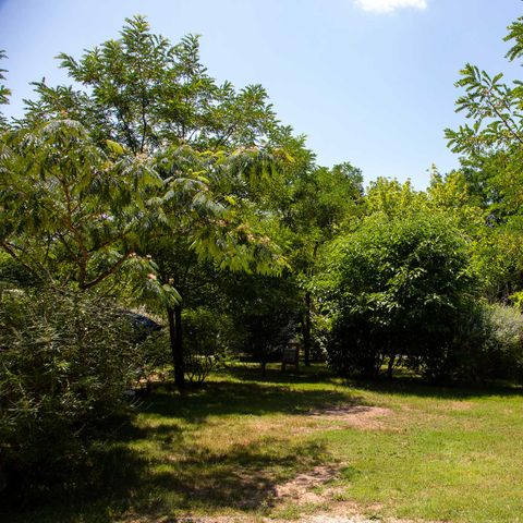 Stellplatz - Forfait Nature sans électricité (1 Zelt, Wohnwagen oder Wohnmobil / 1 Auto)