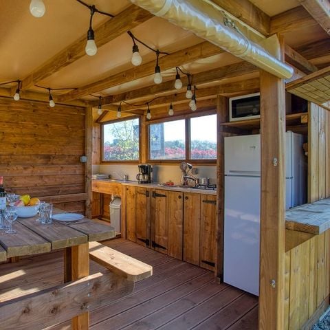 Kampeerplaats - Premium Freecamp Guinguette pakket - kampeerplaats met eigen douche en toilet.