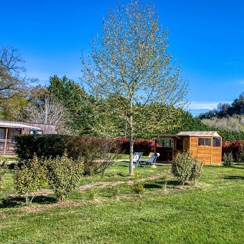 EMPLACEMENT - Forfait Premium Freecamp Guinguette - emplacement équipé d'une douche et d'un sanitaire privés.