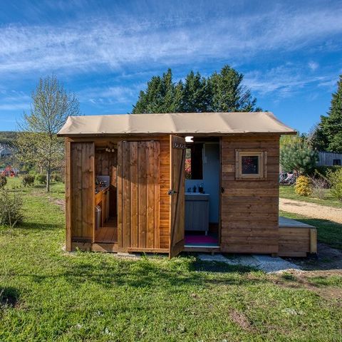 Stellplatz - Forfait Premium Freecamp Guinguette - Stellplatz mit eigener Dusche und Sanitäranlagen.