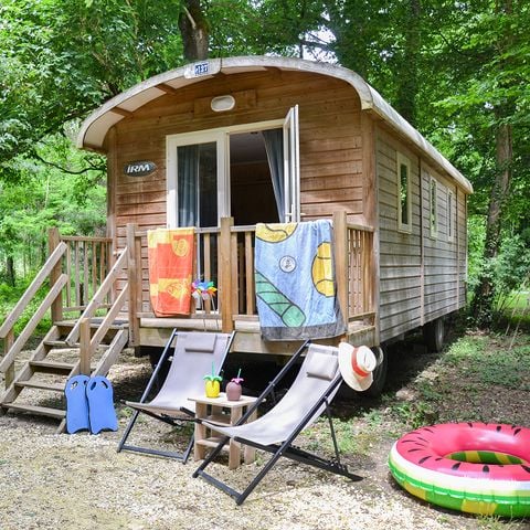 HÉBERGEMENT INSOLITE 4 personnes - Roulotte Standard 20m² (2 chambres) - salon de jardin 4 pers.