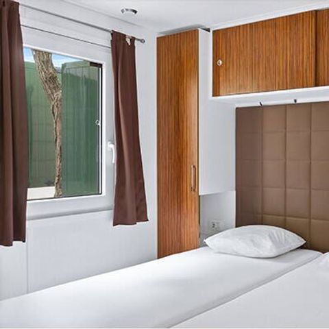 MOBILHOME 4 personnes - Mobil-home | Premium | 2 Ch. | 4 Pers. | Terrasse surélevée | 2 SDB | Clim. | TV