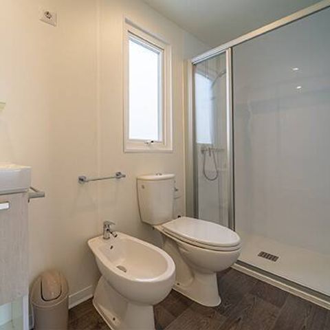 CASA MOBILE 4 persone - Casa mobile | Premium | 2 Camere da letto | 4 Persone | Terrazza rialzata | 2 bagni | Aria condizionata | TV