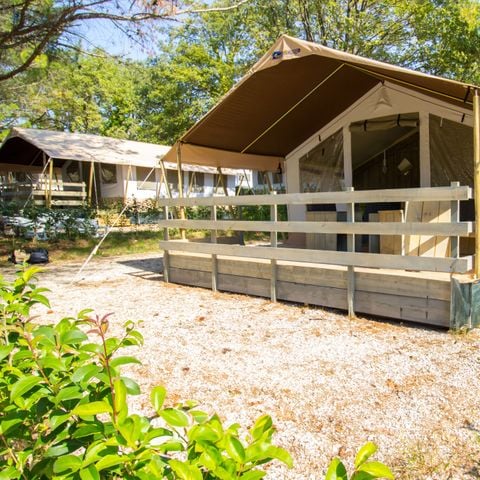 TENTE TOILE ET BOIS 5 personnes - Valkanela - Tente safari + sanitaires + climatisation (5P)