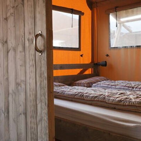 TENTE TOILE ET BOIS 6 personnes - Safari Lodge | 3 Ch. | 6 Pers. | Terrasse surélevée | Clim.